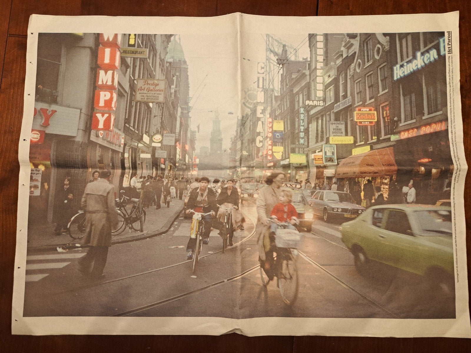 Het Parool Krant - Historische Amsterdamse Straat, Ophalen, Gelezen, Krant
