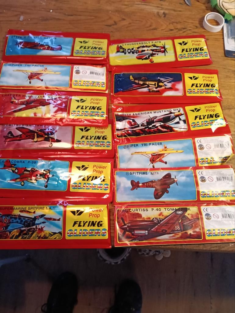 25 Power Prop Vliegtuigjes - Flying Gliders, Hobby en Vrije tijd, Modelbouw | Vliegtuigen en Helikopters, Ophalen of Verzenden