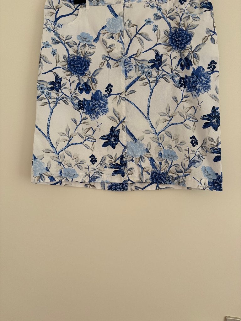 Leuke blauw witte rok met bloemetjes motief, Blauw, Maat 42/44 (L), Ophalen of Verzenden, Zo goed als nieuw