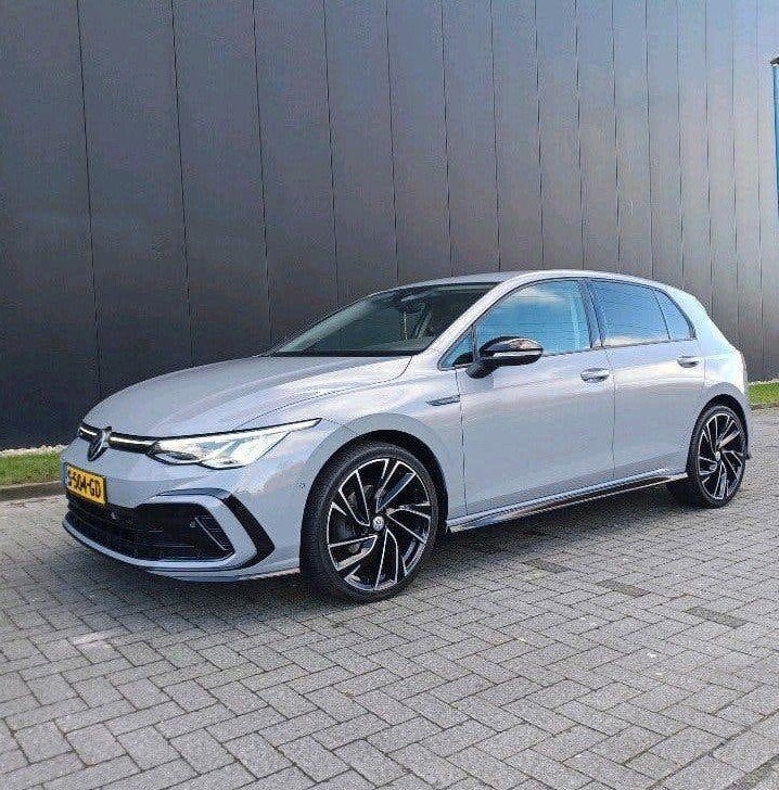 Volkswagen Golf 8 tsi R-line pakket*PDC*Carplay*Led*Virtual*, Voorwielaandrijving, Zwart, 19 km/l, 3 cilinders