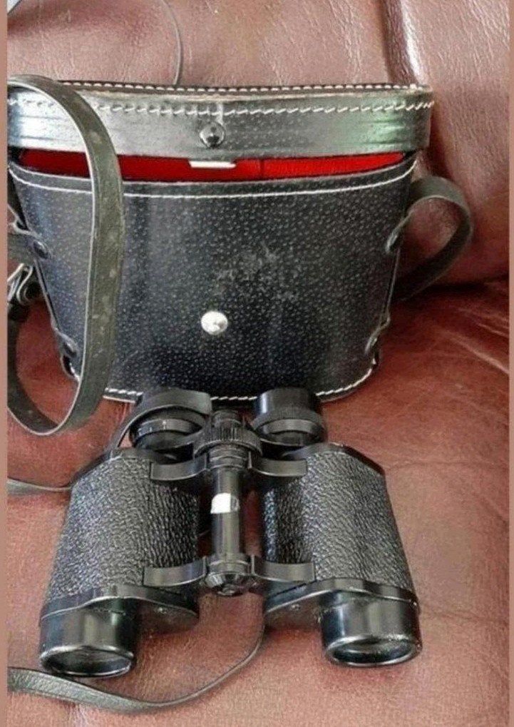 Vintage IFCO 8x30 verrekijker met leren tas, Gebruikt, 8 tot 12x, Met hoes of tas, Porro (met knik)