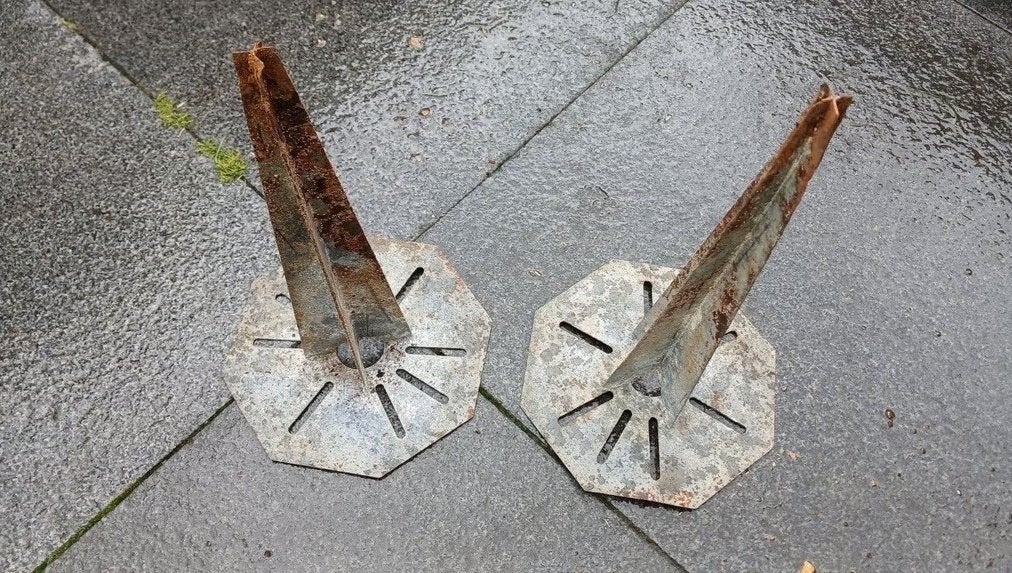 Grondpennen voor tuinlampen - Set van 2, Gebruikt, Minder dan 50 watt, Ophalen of Verzenden, Netvoeding
