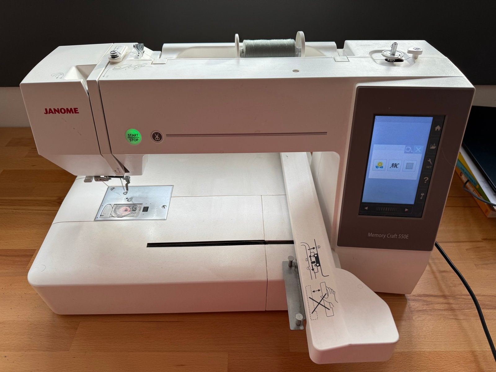 Janome Memory Craft 550E – Compleet, gebroken onderdeel, Ophalen of Verzenden, Zo goed als nieuw, Naaimachine, Janome