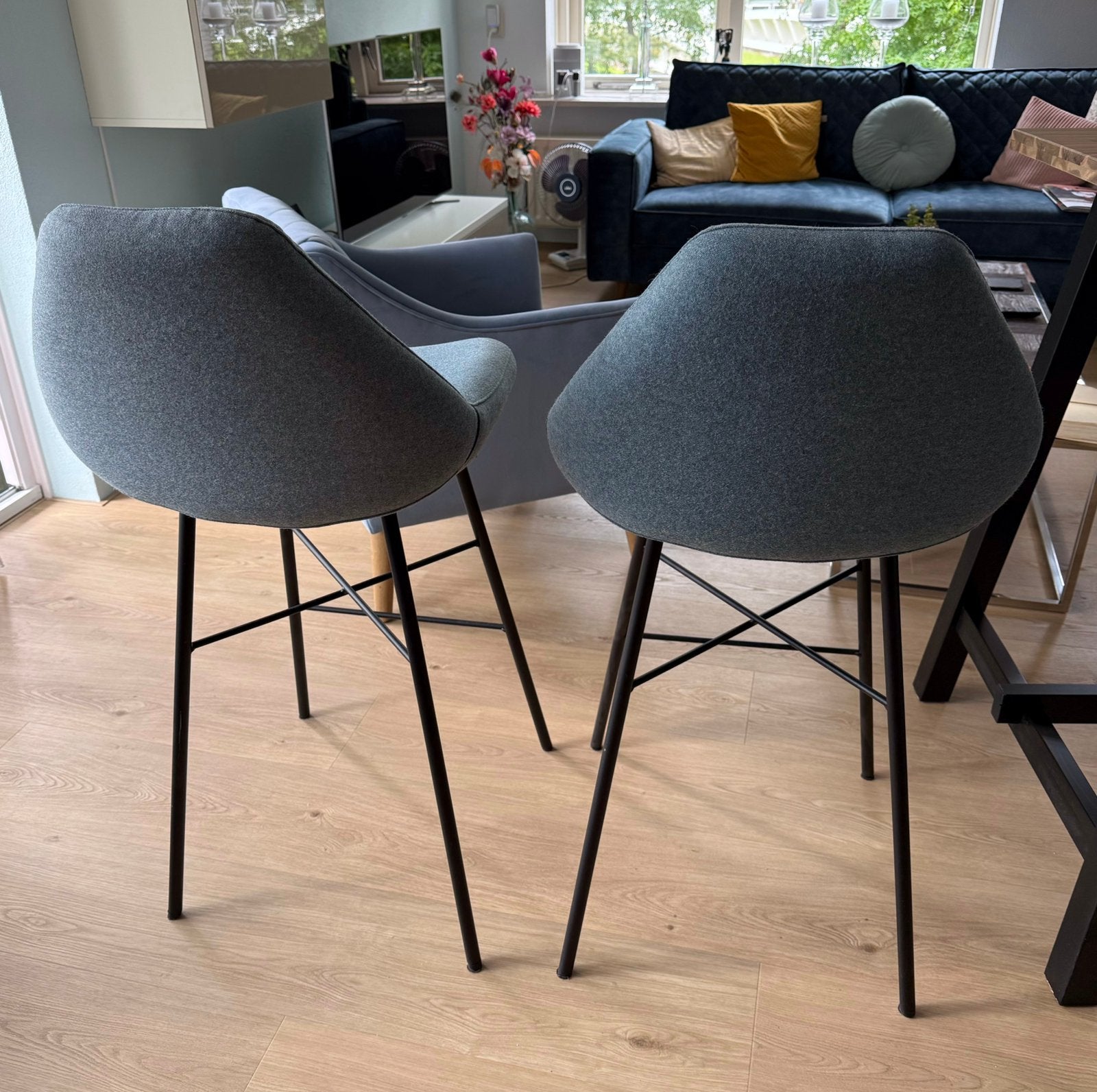 2 hoge barstoelen, Modern., Twee, Blauw, Ophalen of Verzenden