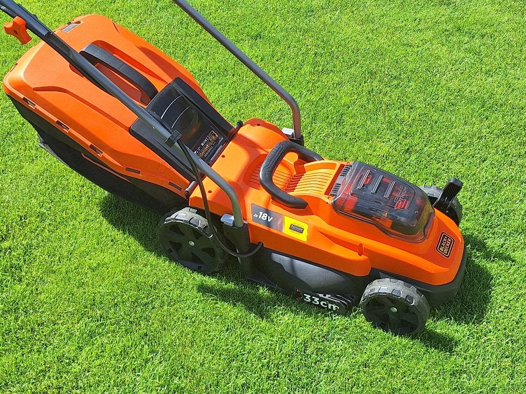 Black + Decker accu grasmaaier BCMW3318, Tuin en Terras, Ophalen, Zo goed als nieuw, 30 t/m 39 cm