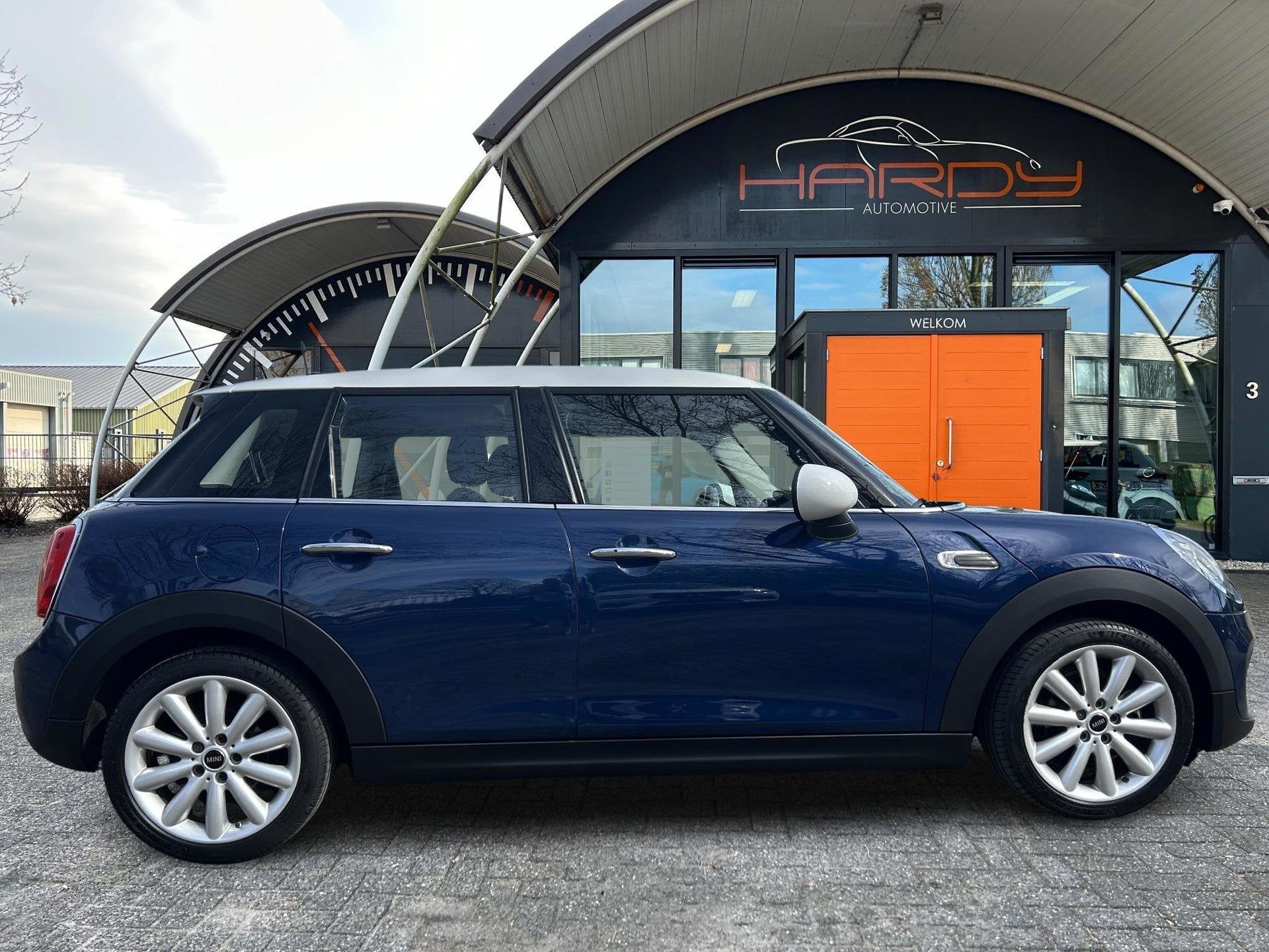 Mini Mini 1.5 Cooper Serious Business NAVI LED 1e EIG RIJKLA, Gebruikt, Blauw, 49 €/maand, Origineel Nederlands