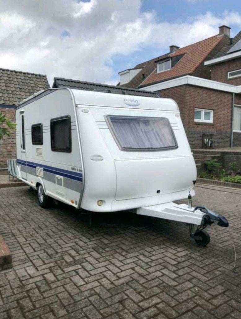 Hobby 440 SF De Luxe uit 2008, Vast bed, Hobby, Bedrijf, Treinzit