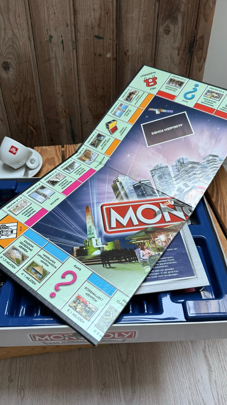 Monopoly: Van Dam tot Dom editie - Compleet bordspel, Drie of vier spelers, Ophalen of Verzenden, Zo goed als nieuw