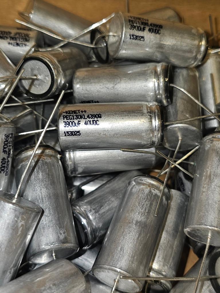 3900uF 40V kemet, Hobby en Vrije tijd, Elektronica-componenten, Ophalen of Verzenden