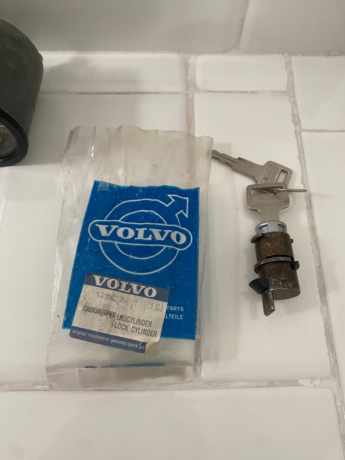 Origineel Volvo 240 260 slot handschoenenkastje NIEUW, Ophalen of Verzenden, Nieuw, Volvo