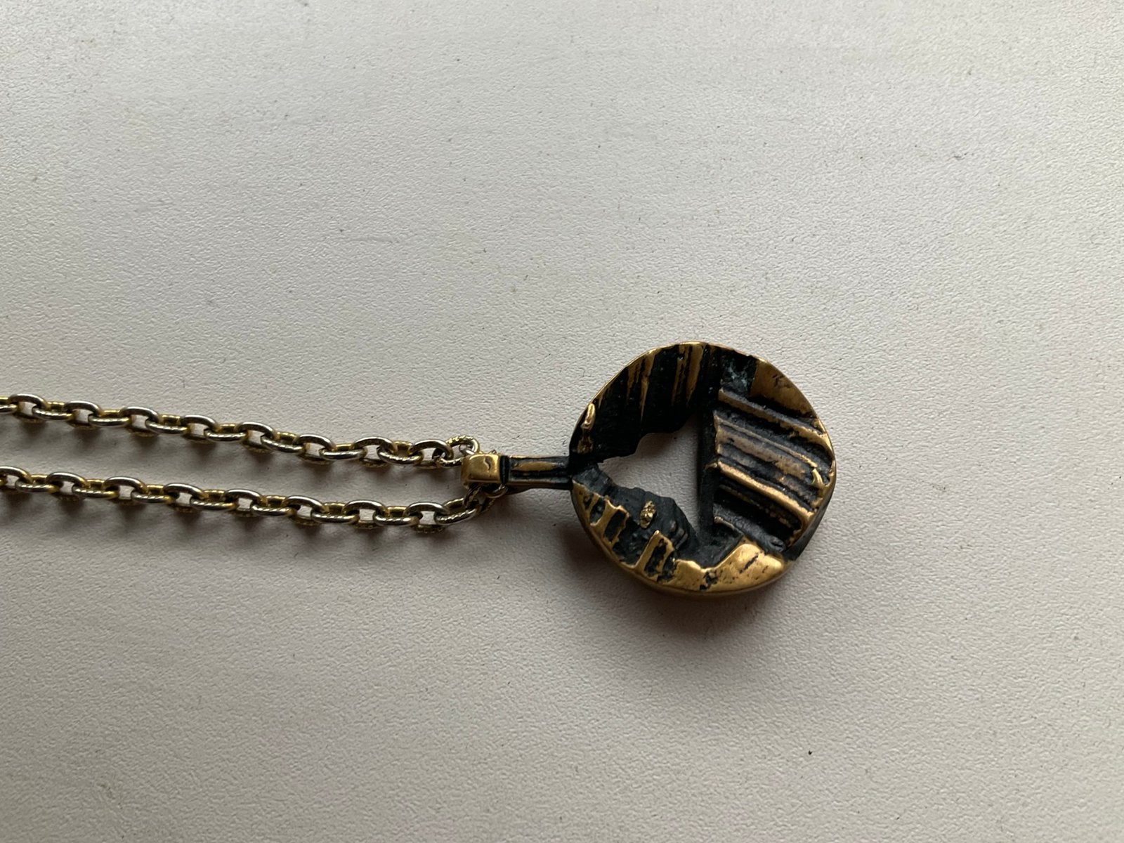 Bronzen hanger aan ketting, Overige materialen, Ophalen of Verzenden, Zo goed als nieuw, Overige kleuren