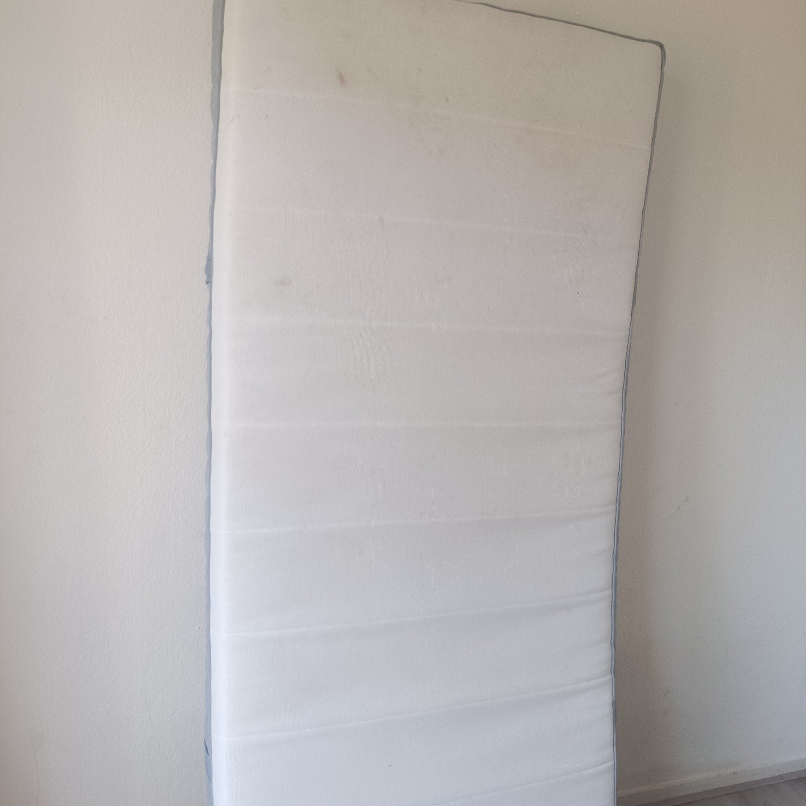 Zo goed als nieuw IKEA matras - slechts 1 maand gebruikt, Huis en Inrichting, Eenpersoons, Ophalen of Verzenden, Zo goed als nieuw