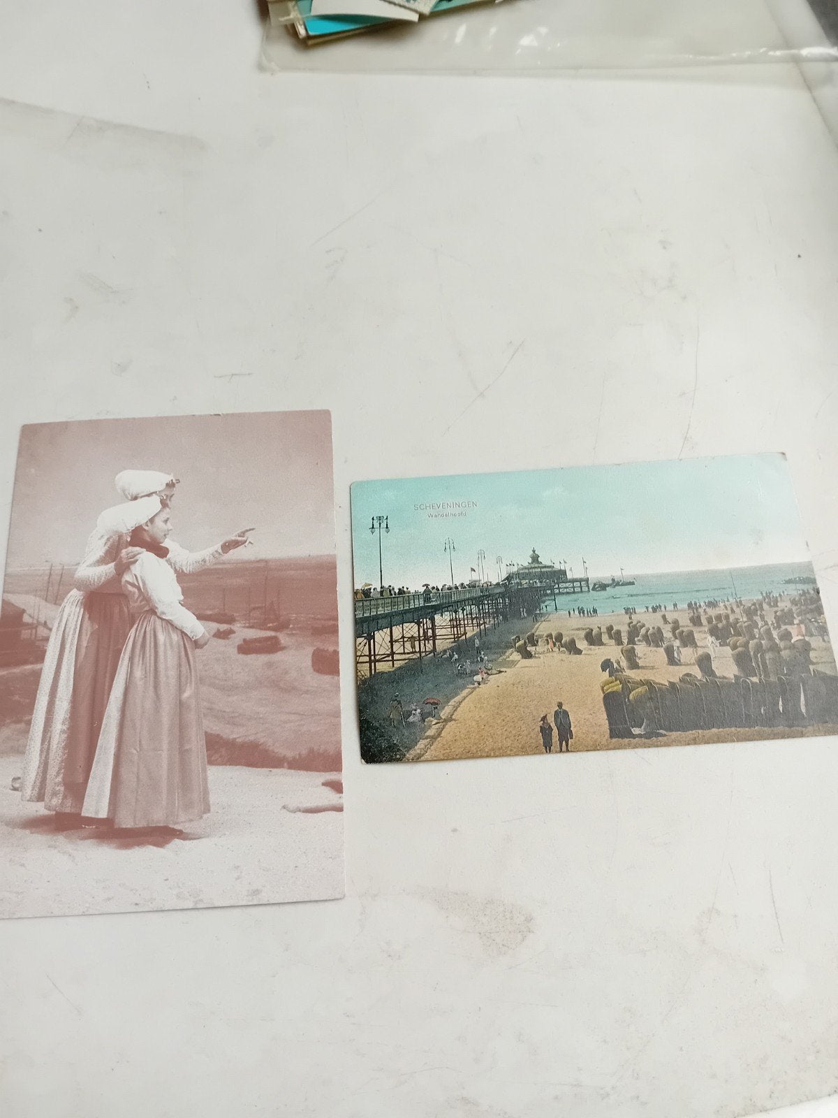 2 Oude ansichtkaarten: Scheveningen traditionele klederdrach, Ophalen of Verzenden, Voor 1920, Gelopen, Zuid-Holland