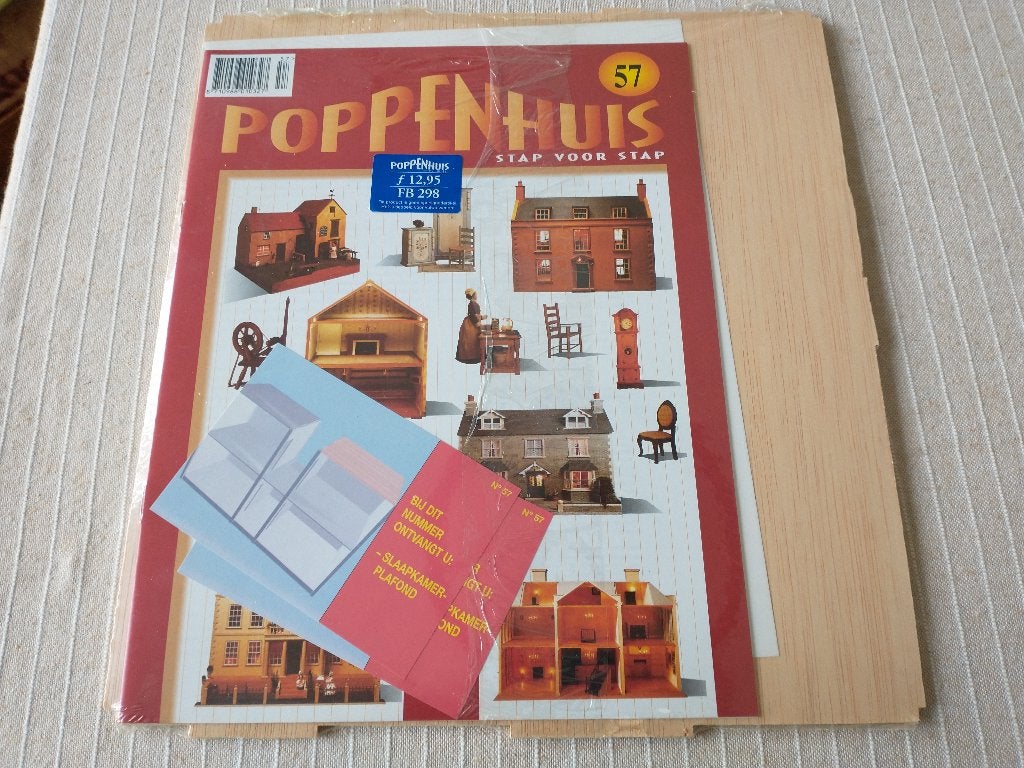 Deel 57 Slaapkamerplafond - Vict. poppenhuis DelPrado (1:12), Ophalen of Verzenden, Nieuw, Poppenhuis