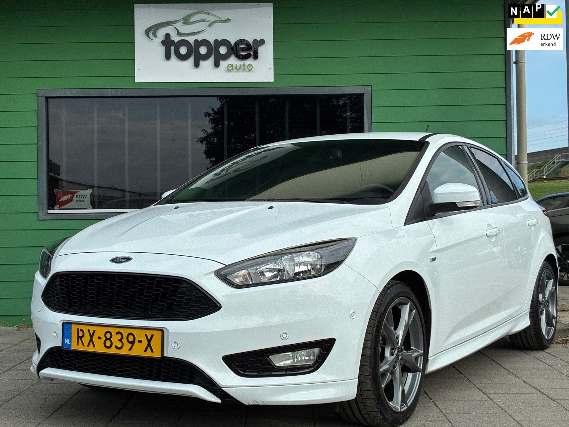 Ford Focus 1.0 ST-Line|2e Eigenaar|Navigatie|CruiseControl|C, Auto's, 125 pk, Gebruikt, Euro 6, Wit