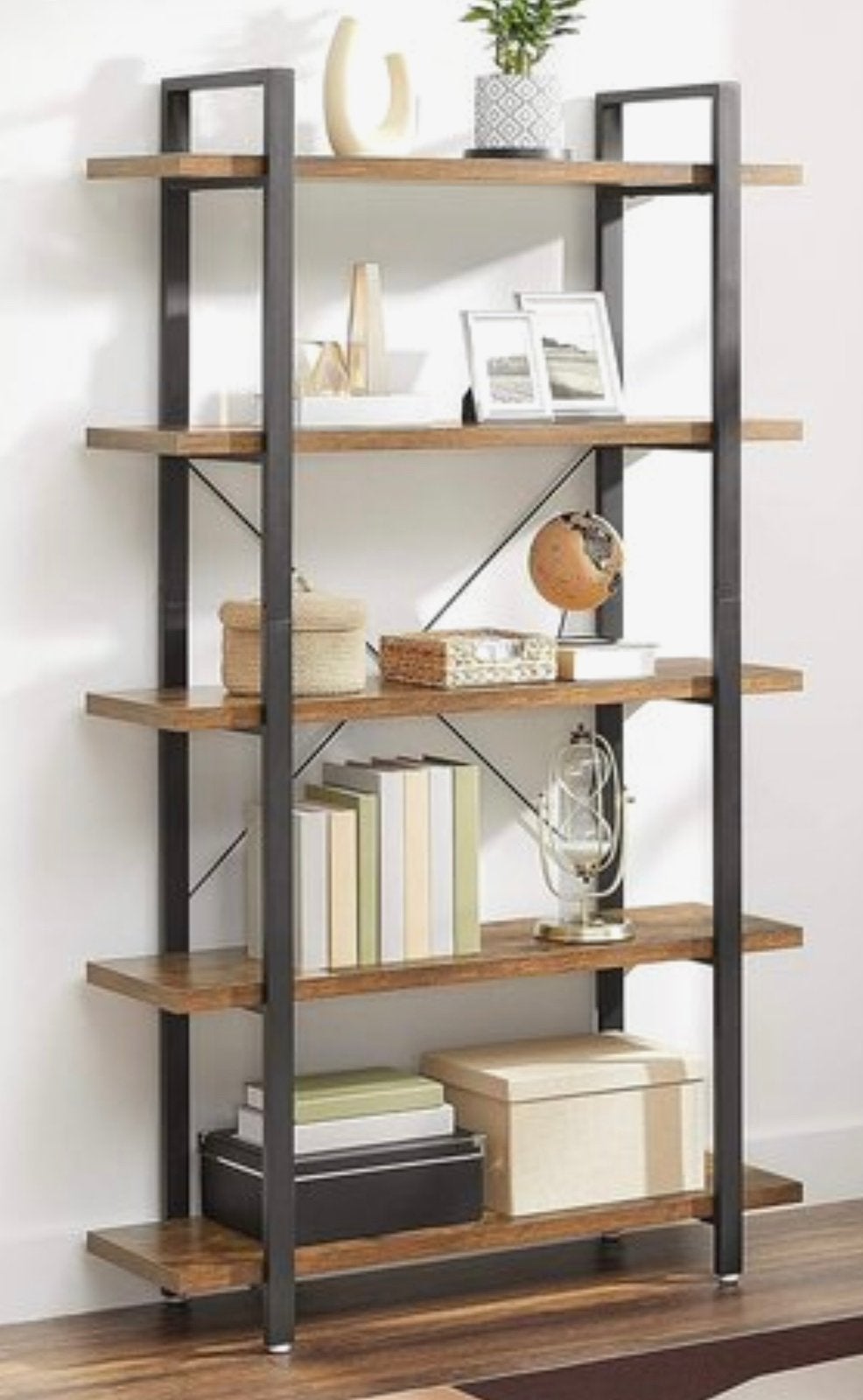 Industriële boekenkast / wandkast – hout & zwart metaal