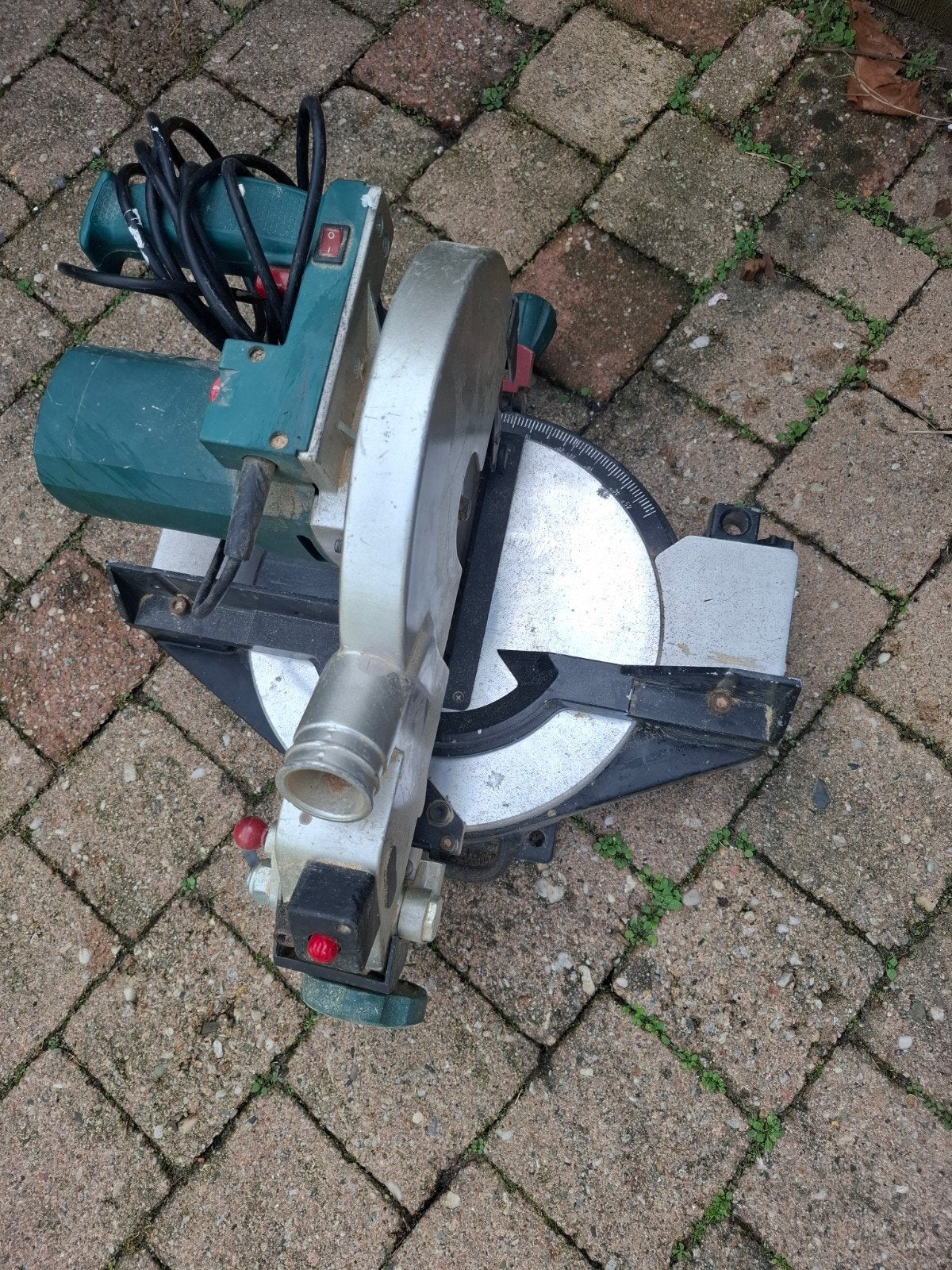 Gebruikte Afkortzaag - Krachtig en Betrouwbaar, Gebruikt, Onbekend, 600 tot 1200 watt, Ophalen of Verzenden