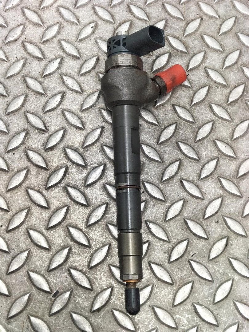 VOLKSWAGEN GOLF BRANDSTOF INJECTOR / VERSTUIVER 04L130277AJ, Ophalen of Verzenden, Gebruikt, Stiba lid