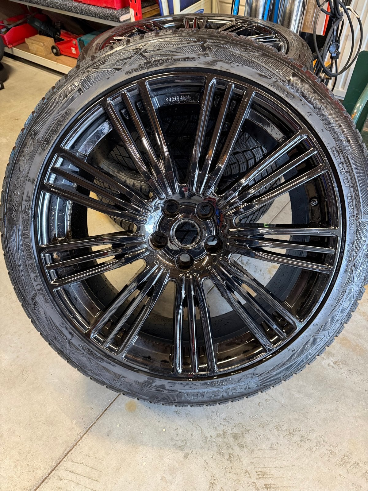 Set van 4 Vredestein winterbanden op 22 inch velgen, Ophalen, Gebruikt, 275 mm, Banden en Velgen