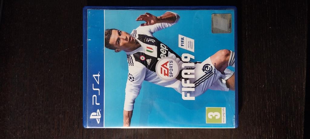 2x FIFA 19 PS4, Ophalen of Verzenden, Zo goed als nieuw, Sport, 3 spelers of meer