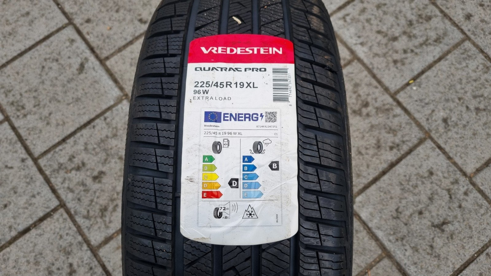 VREDESTEIN QUATRAC PRO 225 45 R19 (1 BAND)
225/45 R19 96W, Ophalen of Verzenden