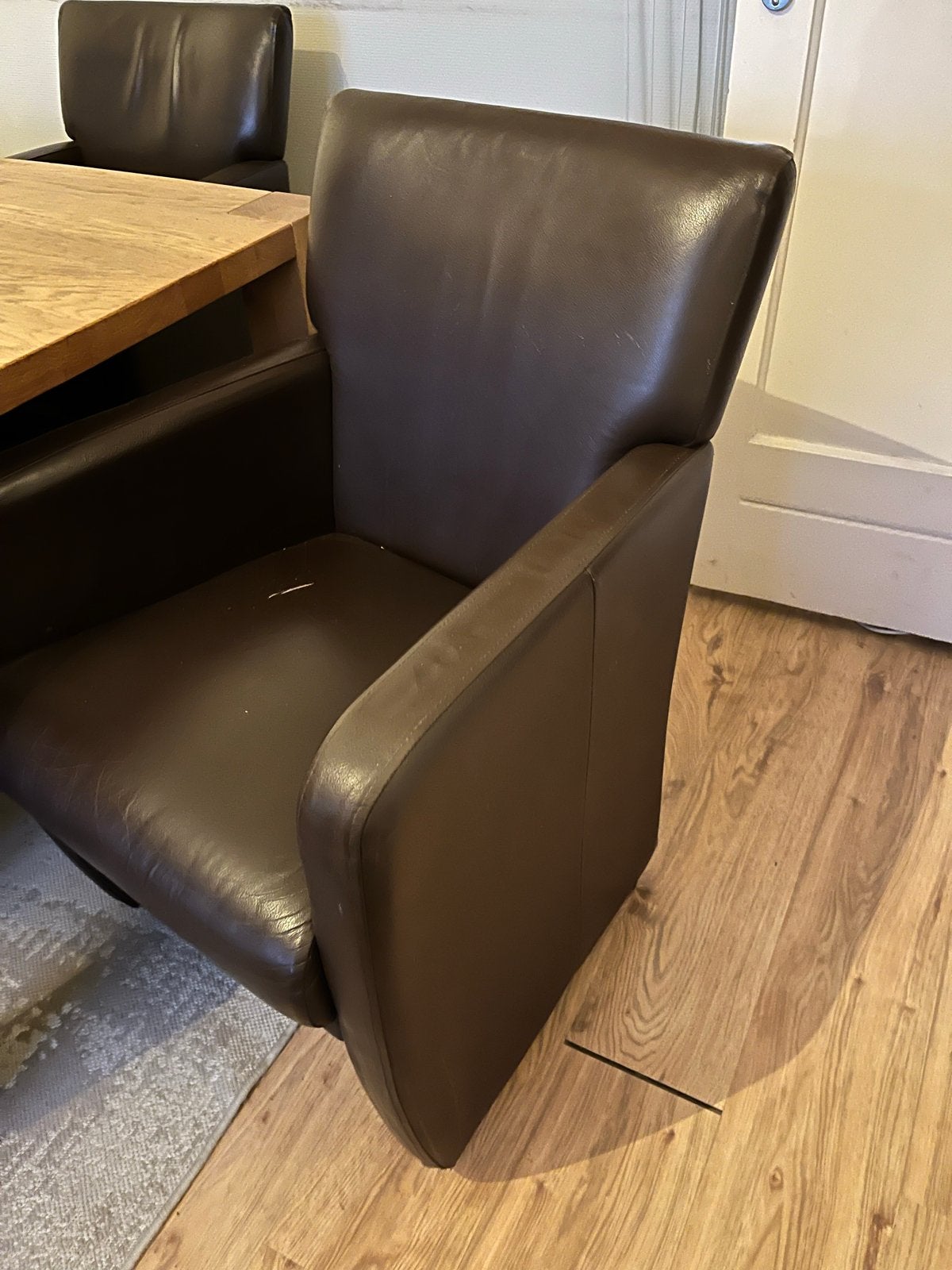 6 Leren eetkamerstoelen op wieltjes - 60x55x48cm, Ophalen, Gebruikt, Twee, Bruin