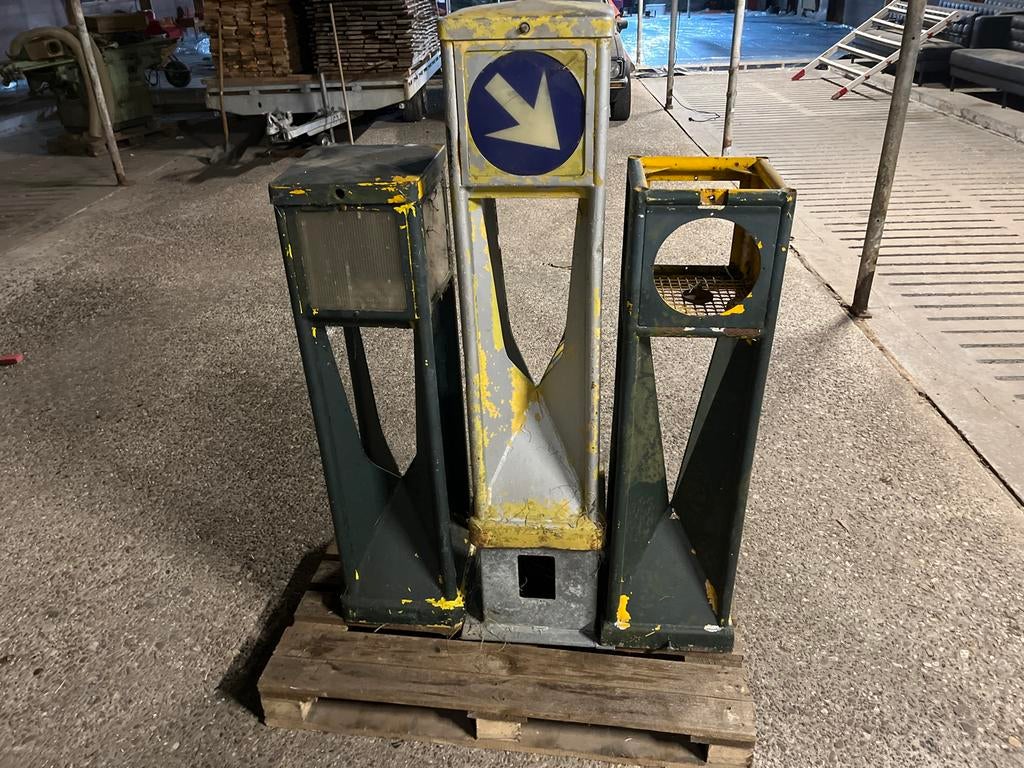 3 antieke verkeerszuilen, Ophalen of Verzenden