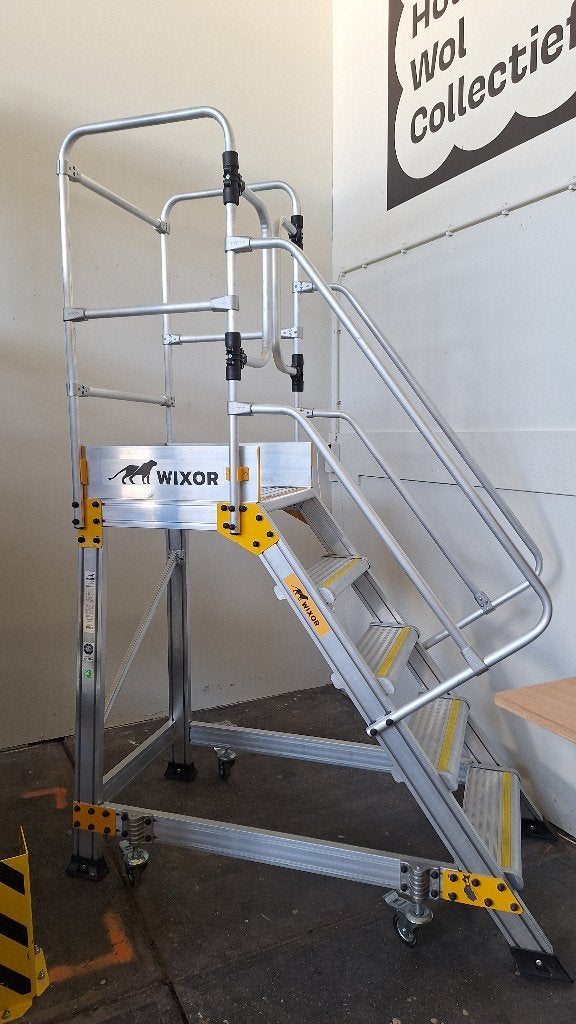 Platformtrap Wixor met veerwielen - 5 treden, Ophalen, Zo goed als nieuw, Trap, 2 tot 4 meter