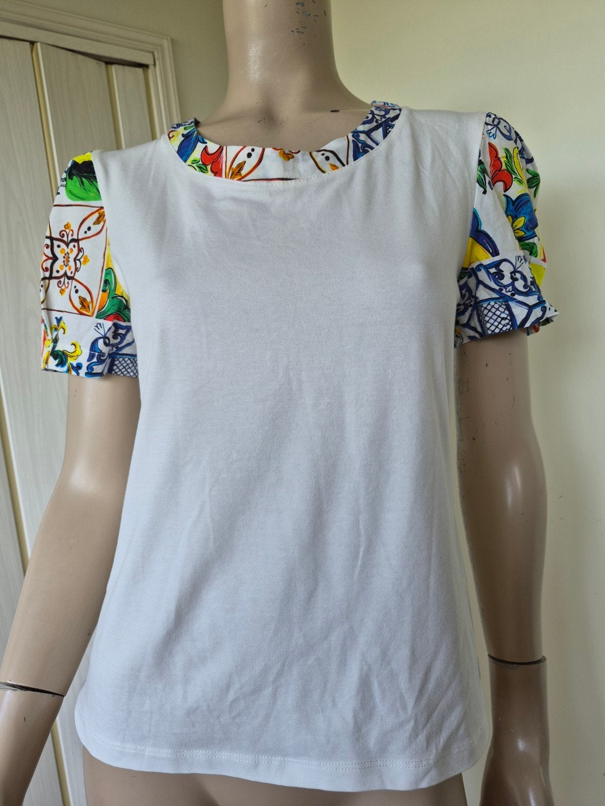 Leo Ugo shirt Italian/Mediterranean print maat 1 S/36, Kleding | Dames, Wit, Ophalen of Verzenden, Zo goed als nieuw, Korte mouw