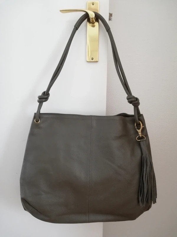 Nieuwe De Bijenkorf Leren Tas - Ruim & Stijlvol, Ophalen of Verzenden, Nieuw, Groen, Schoudertasje