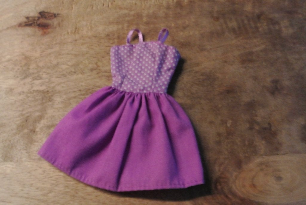 Barbie Kleertjes/ nr 104, Ophalen of Verzenden, Zo goed als nieuw, Kleertjes