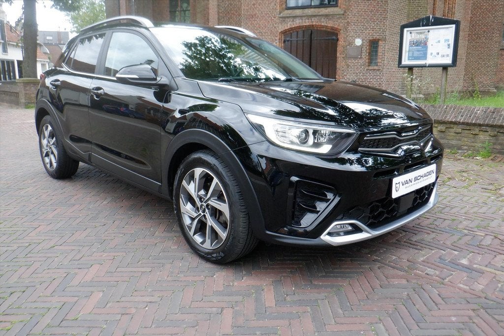 Kia Stonic 1.0 T-GDi 120pk DCT7 GT-Line -CAMERA -BOVAG, 450 kg, Gebruikt, Leder en Stof, Zwart