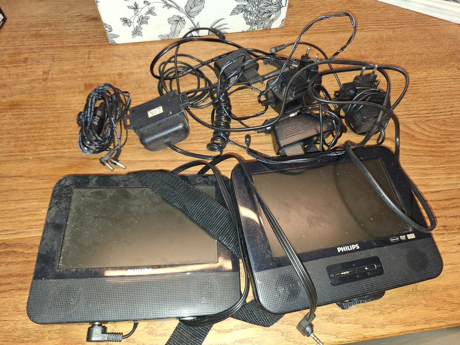 Philips Draagbare DVD Speler voor Thuis en Auto (2 stuks), Audio, Tv en Foto, Dvd-spelers, Dvd-speler, Philips, Gebruikt, Draagbaar