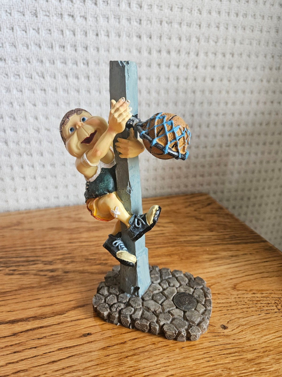 Laaf beeldje klimmend met mandje - Efteling Collectie, Ophalen of Verzenden, Gebruikt