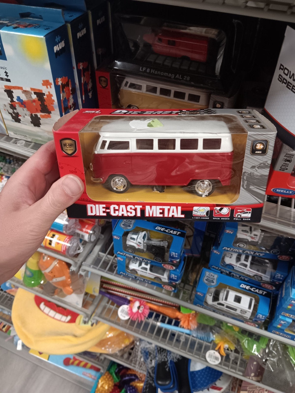 Welly Volkswagen T1 Bus Die-Cast Model - Rood/Wit, Ophalen of Verzenden, A, A, A