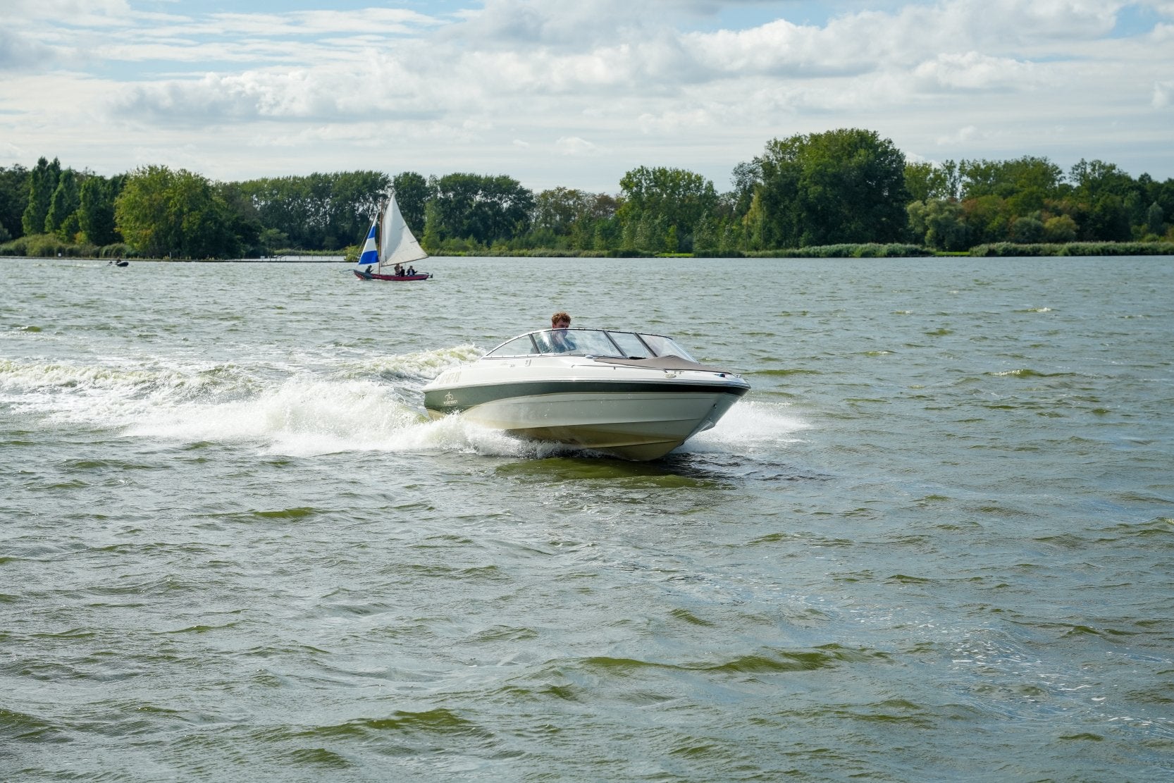 Foto 4 van Monterey 186 Montura met trailer - Volvo Penta 4.3 V6