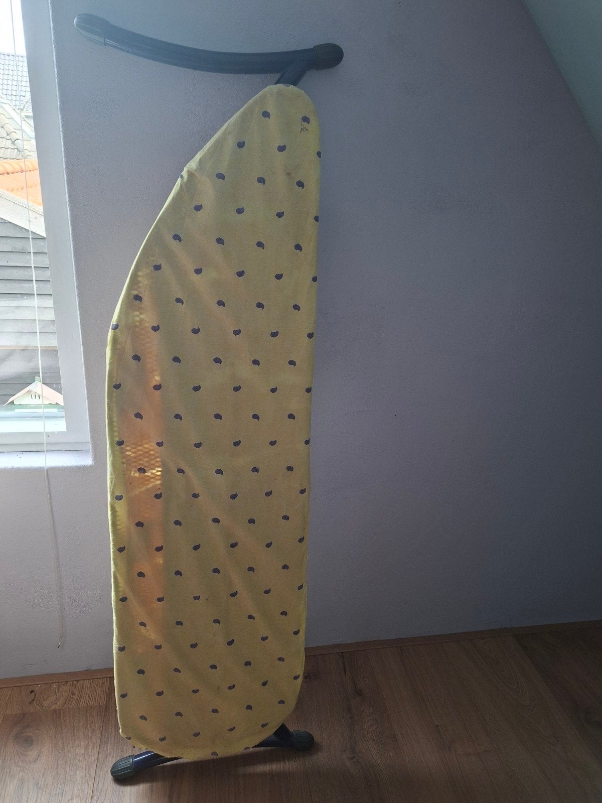 Strijkplank met gele hoes, Ophalen, Gebruikt