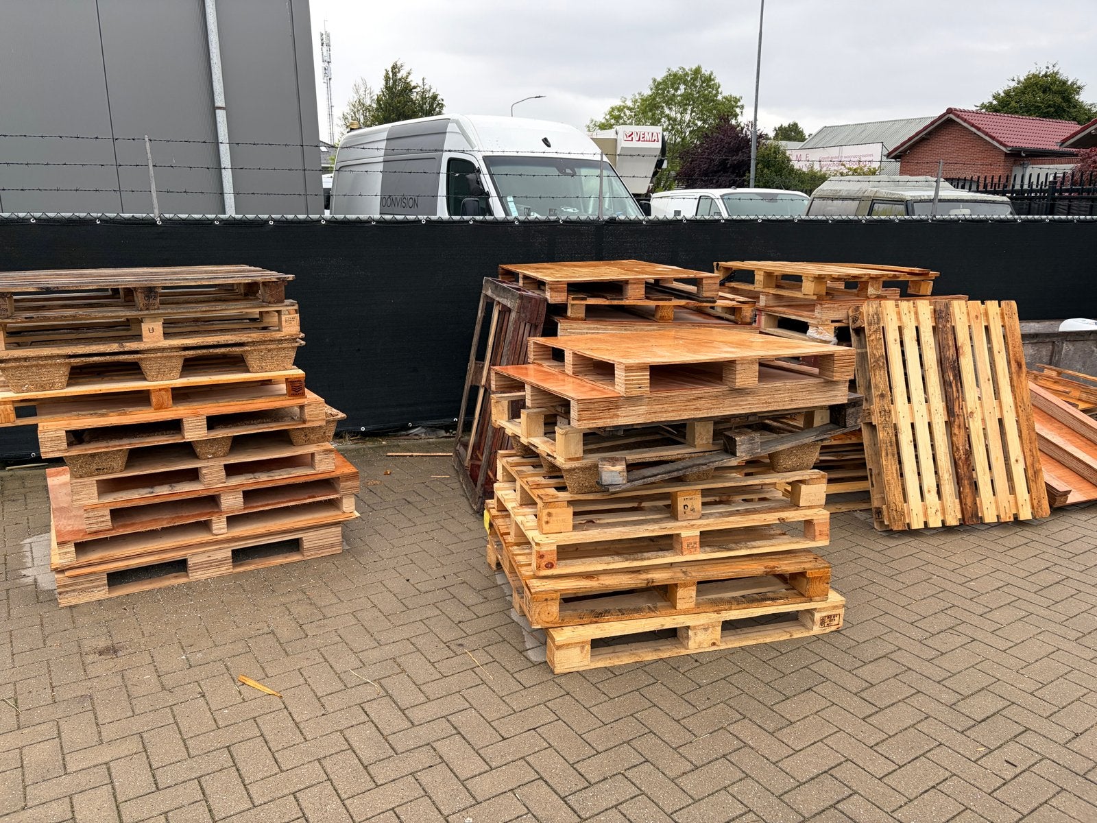 Afvalhout en pallets, gratis af te halen, Minder dan 3 m³, Ophalen