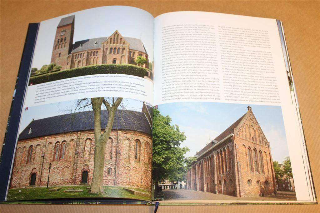 De Groninger Cultuurschat — Kerken van 1000 tot 1800, Ophalen of Verzenden, Zo goed als nieuw