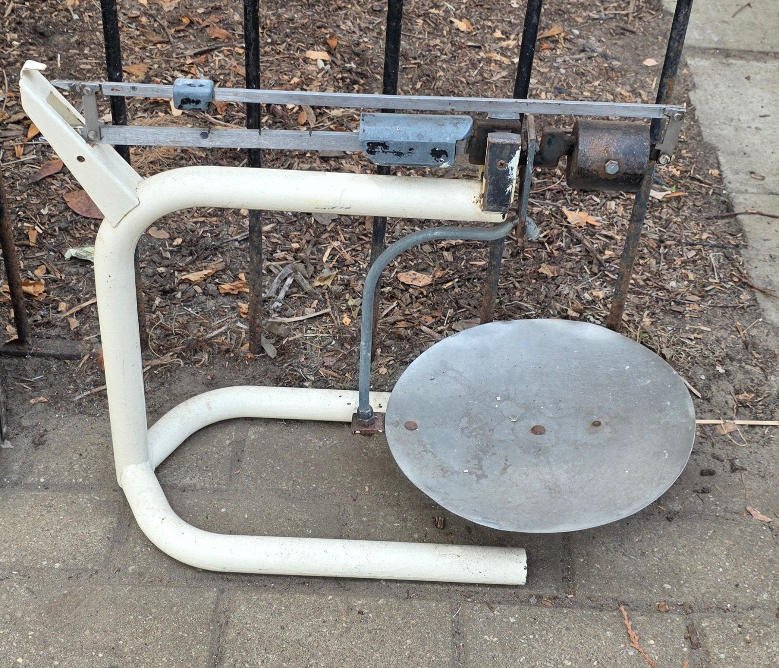 Vintage Vloerweegschaal - Robuust en Functioneel €50,-, Ophalen, Gebruikt, Vloerweegschaal, 200 kg of meer