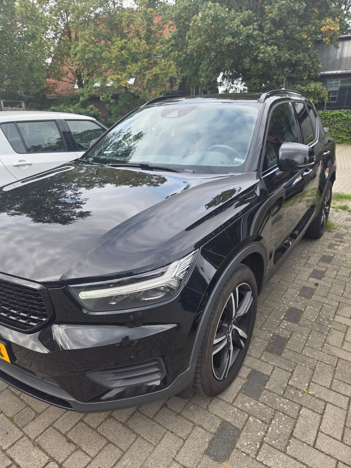Foto 3 van Volvo XC40 T3 163pk Geartronic 2020 Zwart