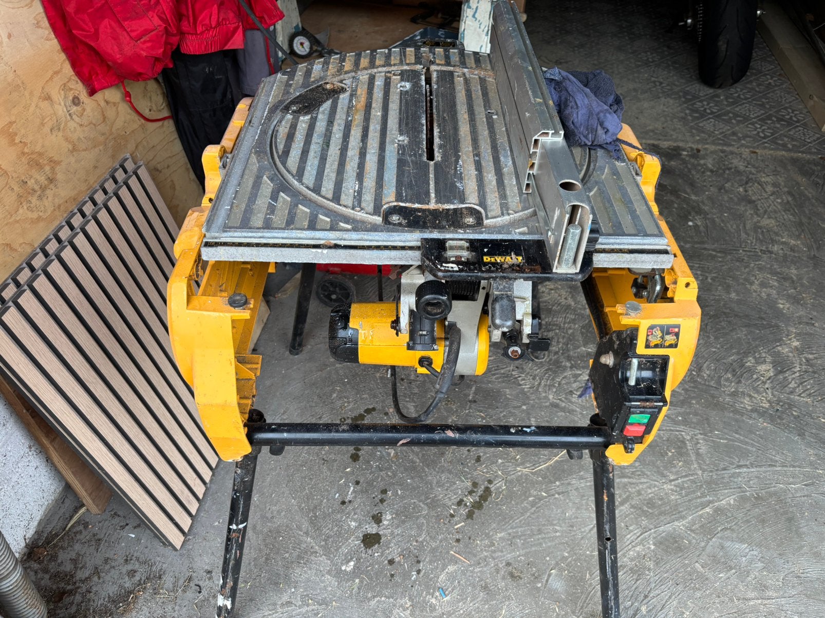 DeWalt cirkelzaag tafelzaag, Ophalen, 70 mm of meer, Zo goed als nieuw, Afkortzaag