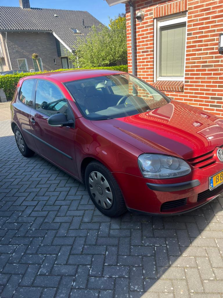 Volkswagen Golf 1.6 16V FSI 85KW 3D 2005 Rood, Auto's, Volkswagen, Voorwielaandrijving, 15 km/l, 4 cilinders, 620 kg