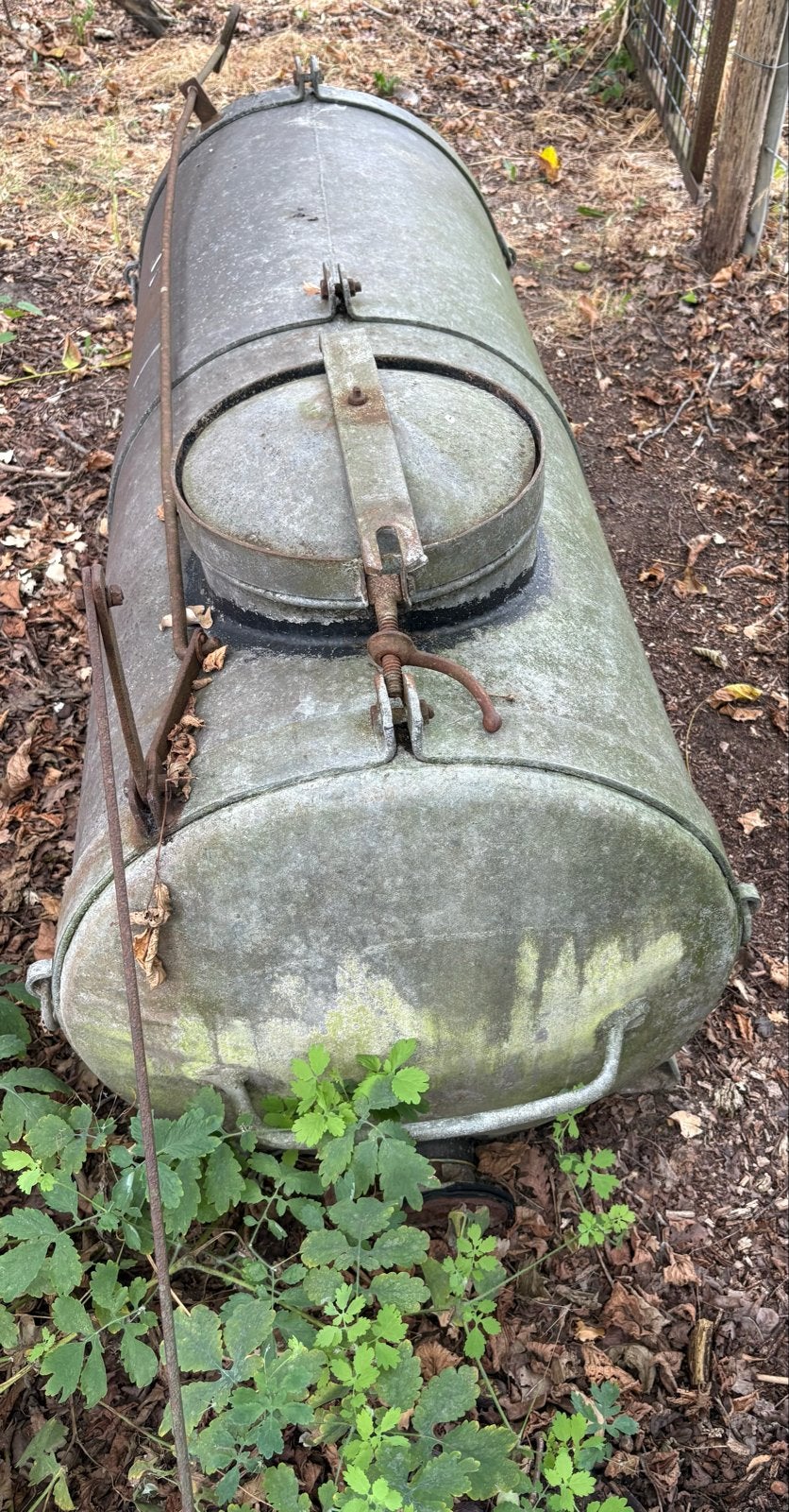 Oude metalen tank/vat - decoratie, Ophalen