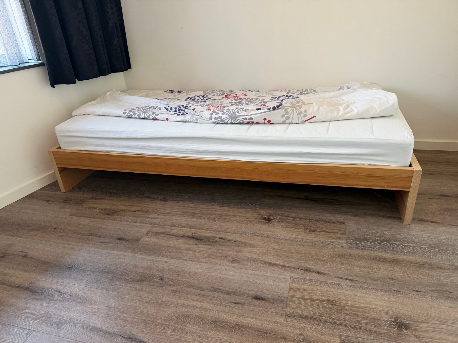IKEA Logeerbed 200x90 cm met matras en lattenbodem, Ophalen, Gebruikt, 90 cm, Eenpersoons