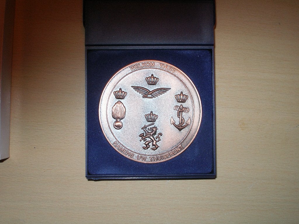 Herinneringspenning "Welkom thuis namens uw thuisfront", Ophalen of Verzenden, Landmacht, Nederland, Embleem of Badge