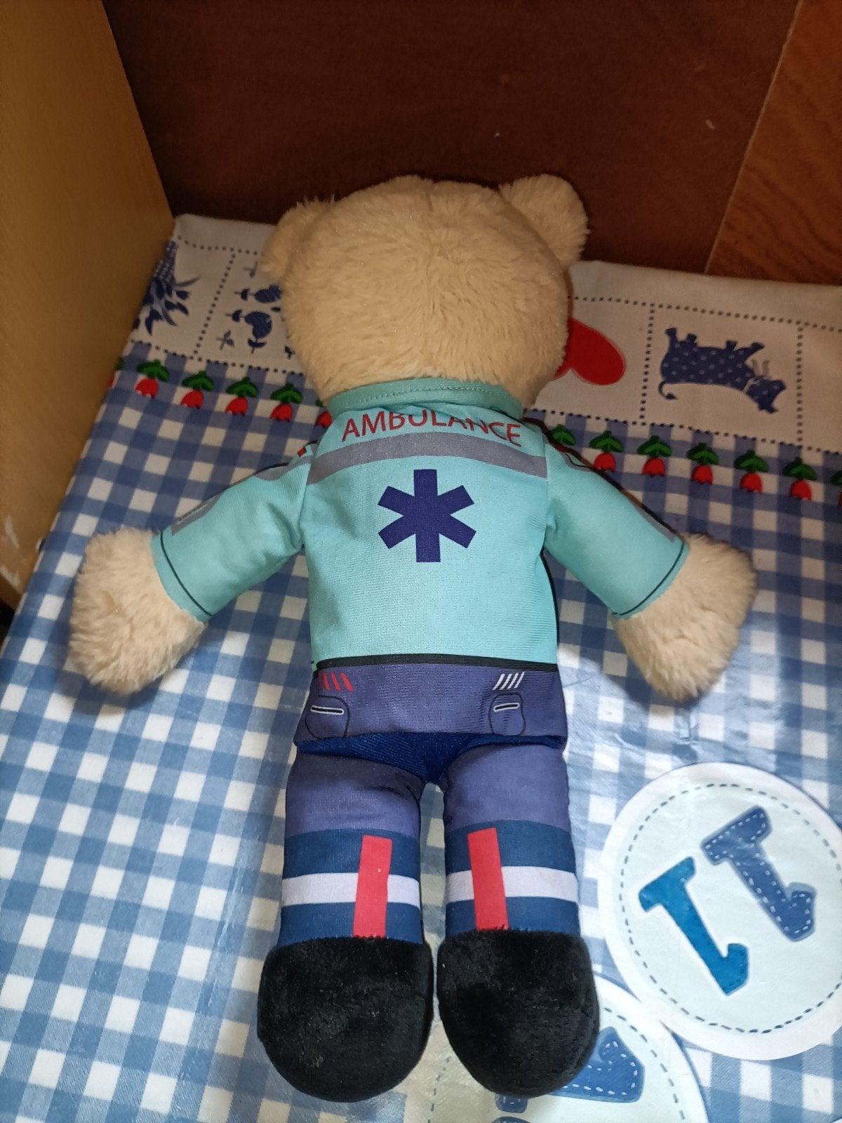 Ambulance hond knuffel 39 cm groot, Kinderen en Baby's, Ophalen of Verzenden, Zo goed als nieuw