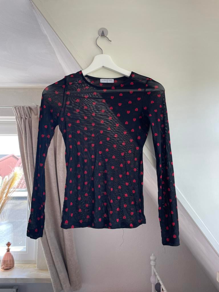 Mesh top zwart met rode hartjes maat xs loavies, Zwart, Ophalen of Verzenden, Zonder mouw, Maat 34 (XS) of kleiner