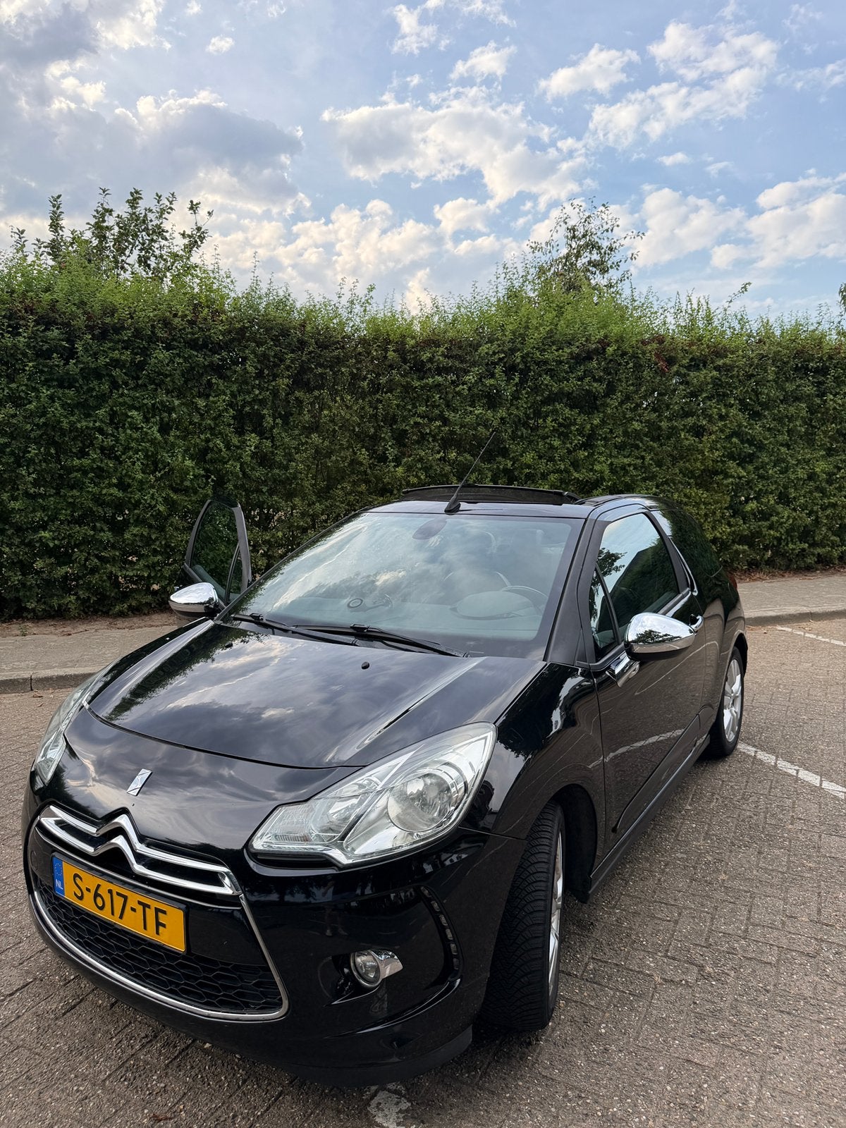 Citroën DS3 1.6 THP Cabrio 2013 Zwart, Voorwielaandrijving, 1063 kg, 40 €/maand, 4 cilinders