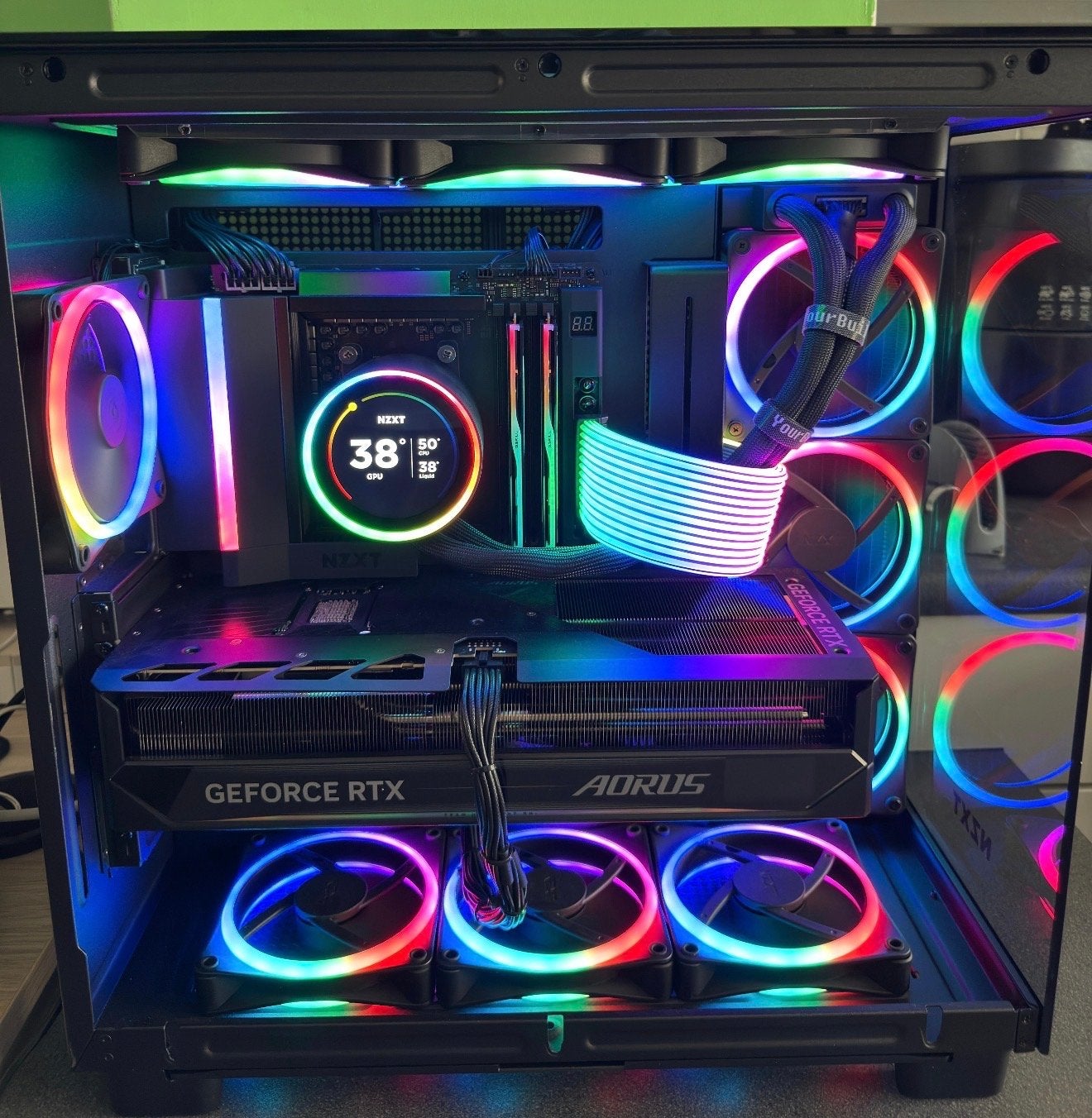 NZXT High end gaming PC Aorus master 5080 + 9800X3D, Computers en Software, Computerkoelers, Ophalen, Zo goed als nieuw, Luchtkoeling